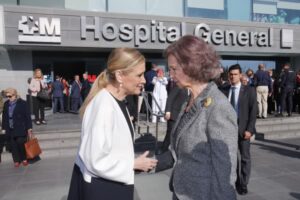 CIFUENTES en el ANIVERSARIO DEL HOSPITAL MATERNO-INFANTIL DEL HOSPITAL LA PAZ Su Majestad la Reina Doña Sofía, acompañada por la presidenta de la Comunidad de Madrid, Cristina Cifuentes, y el consejero de Sanidad, Jesús Sánchez Martos, preside el acto del 50 aniversario del Hospital Materno-Infantil del Hospital Universitario La Paz.. A las 12.00 se guardará un minuto de silencio en solidaridad con las víctimas de los atentados terroristas de París. Foto: D.Sinova / Comunidad de Madrid