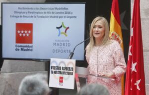 CIFUENTES RECIBE A LOS DEPORTISTAS QUE HAN PARTICIPADO EN LOS JUEGOS DE RÍO La presidenta de la Comunidad de Madrid, Cristina Cifuentes, acompañada por el consejero de Educación, Juventud y Deporte, Rafael van Grieken, recibe a los deportistas madrileños y relacionados con Madrid que participaron en los Juegos Olímpicos y Paralímpicos de Río y entrega las becas de la Fundación Madrid por el deporte, que este año ascienden a 150.000 euros.  Foto: D.Sinova / Comunidad de Madrid