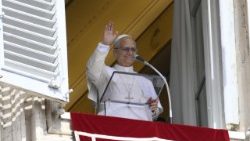 Ángelus del Papa: “la Cruz, de instrumento de muerte a signo de vida”