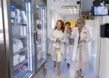 La sanidad pública madrileña, la primera de España en vacunar a mayores frente al virus que provoca neumonías