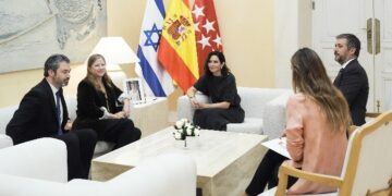 Encuentro de Díaz Ayuso con la encargada de negocios de la Embajada de Israel en España, Dana Erlich