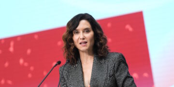 Díaz Ayuso advierte de que el problema de la inmigración comienza con el “descontrol absoluto” de las fronteras provocado por un Gobierno que “dinamita la convivencia”