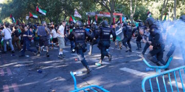 La izquierda radical arruina el fin de La Vuelta tras ser espoleada por Sánchez y España queda en mal lugar
