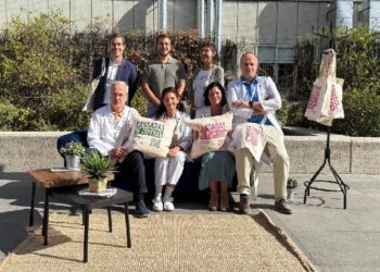El Hospital público La Paz se une a una campaña para visibilizar la colangitis biliar primaria, una enfermedad hepática autoinmune poco frecuente