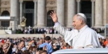El Papa en la catequesis: Dios trabaja en el tiempo lento de la confianza