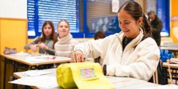 El curso 2025/26 comienza en Madrid bajando al mínimo histórico su tasa de abandono escolar