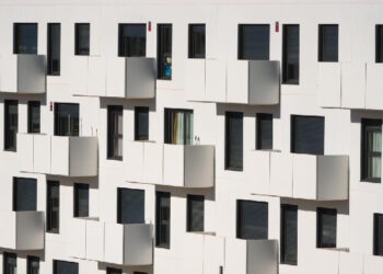 La Comunidad de Madrid facilitará el acceso a hipotecas de hasta el 95% del valor del inmueble a madrileños de entre 40 y 50 años