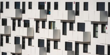 La Comunidad de Madrid facilitará el acceso a hipotecas de hasta el 95% del valor del inmueble a madrileños de entre 40 y 50 años
