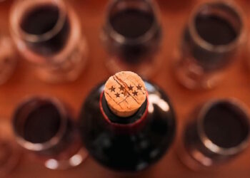 IMIDRA recupera la marca Encinero de vino tinto propio y experimenta con uno blanco único de uvas autóctonas