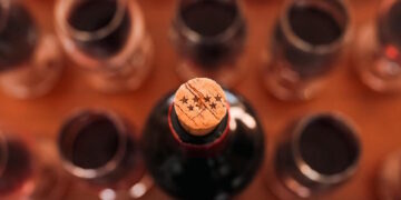 IMIDRA recupera la marca Encinero de vino tinto propio y experimenta con uno blanco único de uvas autóctonas