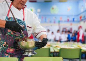 Las becas de comedor de la Comunidad de Madrid benefician este curso 2025/26 a más de 119.000 niños