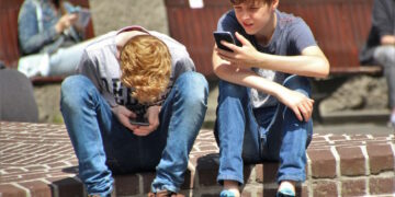 Las pantallas a debate: hacia un uso responsable de la tecnología en la infancia y adolescencia