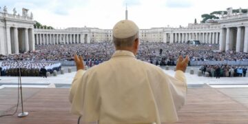León XIV: Cristo desciende para salvarnos en nuestros infiernos cotidianos