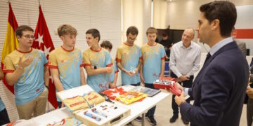 Apoyo a los alumnos del Instituto Público de Fuenlabrada finalistas de la competición F1® in Schools