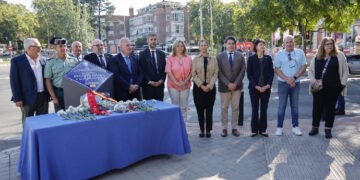Homenaje a las víctimas del atentado terrorista en la Plaza de la República Argentina en su 40º aniversario