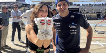 Díaz Ayuso visita la escudería Williams y mantiene un encuentro con Carlos Sainz en el Gran Premio de Estados Unidos de Fórmula 1