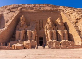 La Comunidad de Madrid presenta un programa pionero con el que 20 jóvenes viajarán a Egipto en una expedición que combina cultura, aventura y solidaridad