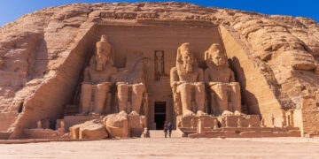 La Comunidad de Madrid presenta un programa pionero con el que 20 jóvenes viajarán a Egipto en una expedición que combina cultura, aventura y solidaridad