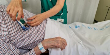 La sanidad pública madrileña ha incorporado este año 53 nuevos profesionales específicos de cuidados paliativos