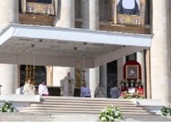 León XIV: Los santos son testigos del amor de Cristo