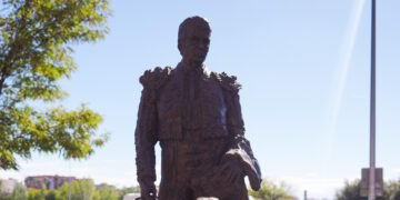 Descubrimiento de la escultura homenaje al maestro Antoñete