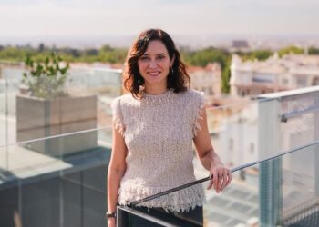 Díaz Ayuso viaja a Texas -EEUU- con una agenda de trabajo centrada en visitas a grandes empresas tecnológicas y el GP de Fórmula 1 en Austin