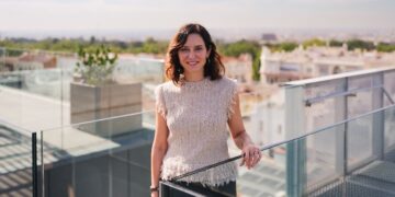 Díaz Ayuso viaja a Texas -EEUU- con una agenda de trabajo centrada en visitas a grandes empresas tecnológicas y el GP de Fórmula 1 en Austin