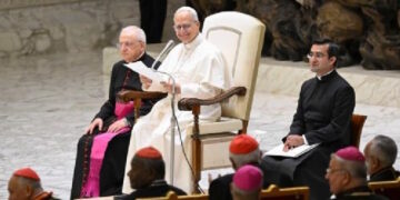 El Papa: los nuevos santos, signos luminosos de esperanza y amor