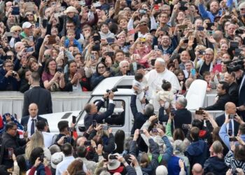 El Papa en la catequesis: El Resucitado infunde esperanza en el vacío de la tristeza