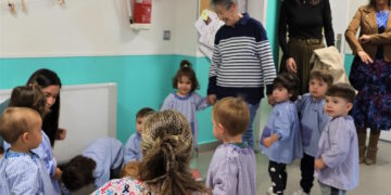 Programa piloto para integrar escuelas infantiles en residencias de mayores