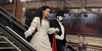 Metro de Madrid transformado en un teatro para celebrar Halloween con un tributo al musical de El Fantasma de la Ópera
