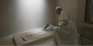 León XIV: la esperanza cristiana mira más allá, el Papa Francisco ha dado testimonio