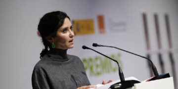 Díaz Ayuso: “Nos hemos acostumbrado a un Gobierno carcomido por la corrupción en todos los sentidos y de la manera más sórdida”