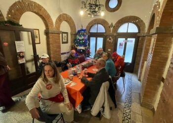 Almuerzo solidario de Navidad, Krajewski: «Oremos por la paz»
