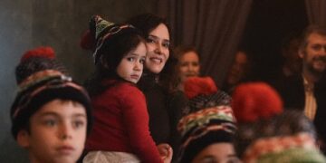 Díaz Ayuso inaugura “con luz y alegría” la Navidad en Sol con una experiencia inmersiva y sensorial dedicada al agua y el tradicional Bosque de los Deseos