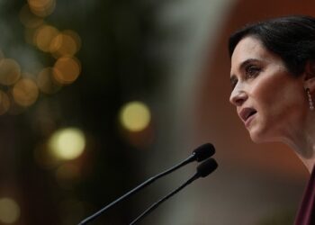 Díaz Ayuso apela a los “hijos de la Transición” en el 47º aniversario de la Constitución Española