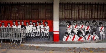 El exterior del Estadio de Vallecas ha sido decorado con murales que recuerdan la historia del Rayo
