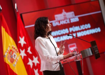Díaz Ayuso ironiza con el Gobierno madrileño, “extraño en estos tiempos”, que “rinde cuentas y trabaja con rigor”