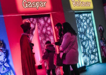 El 012 Reyes Magos amplía su agenda con 1.000 citas más para que los niños contacten por teléfono con Melchor, Gaspar y Baltasar