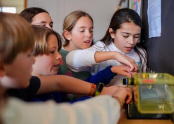 Aprobada la jornada partida en los colegios públicos madrileños para mejorar el rendimiento y favorecer la conciliación