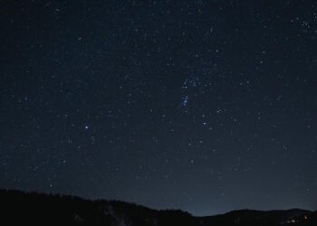 La Comunidad de Madrid instalará mesas estelares en miradores de la Sierra Oeste para disfrutar de experiencias de astroturismo