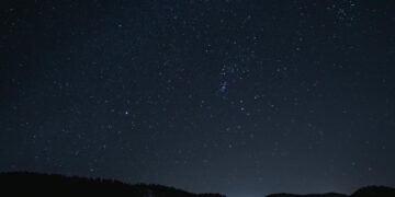 La Comunidad de Madrid instalará mesas estelares en miradores de la Sierra Oeste para disfrutar de experiencias de astroturismo