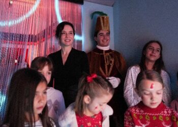 Díaz Ayuso visita 012 Reyes Magos, que este año conectará por videollamada a los niños con Sus Majestades de Oriente