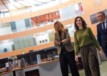 Díaz Ayuso agradece el trabajo de los profesionales que velarán por la seguridad esta Navidad: “Los madrileños y quienes nos visitan están en las mejores manos”