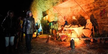 Díaz Ayuso en el Belén Viviente de Buitrago del Lozoya: “Es maravilloso ver cómo se vive la Navidad en Madrid de manera tan auténtica”