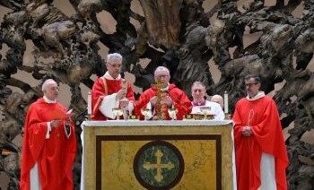 Parolin: La diplomacia debe abrir nuevas posibilidades para seguir creyendo en la paz