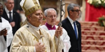 León XIV en Navidad: La paz de Dios nace de un sollozo acogido