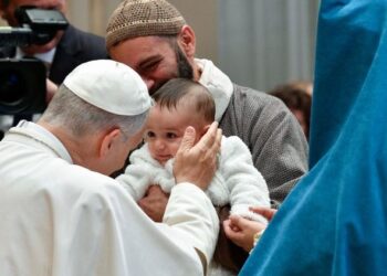 La Navidad, «la humanidad atormentada” y la voz consoladora de los Papas