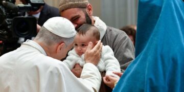La Navidad, «la humanidad atormentada” y la voz consoladora de los Papas