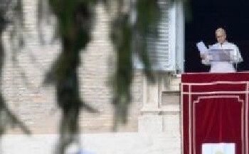 El Papa en el Ángelus: El perdón es una fuerza más auténtica que la de las armas
